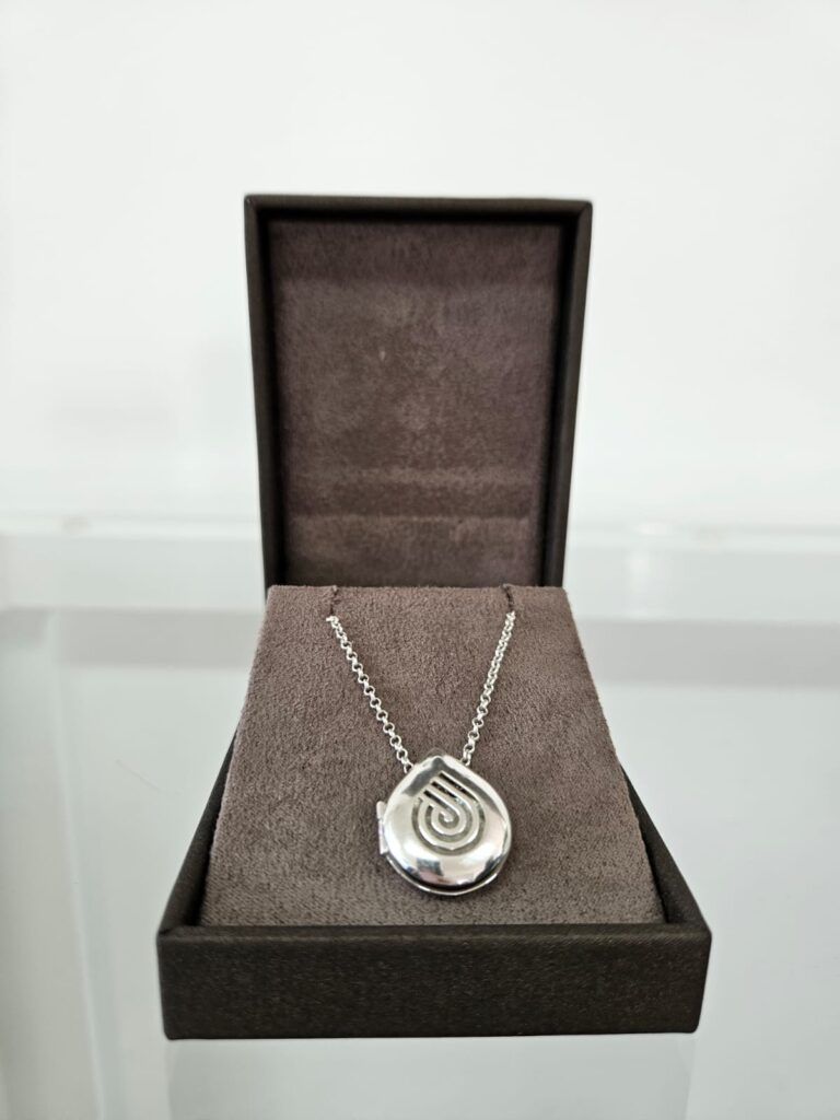 Leve a Aromaterapia com você: O guia para usar seu Colar Difusor Pessoal ao longo do dia